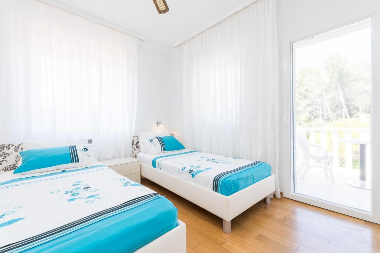 Waterfront Villa With Pool Vela Luka Exterior photo