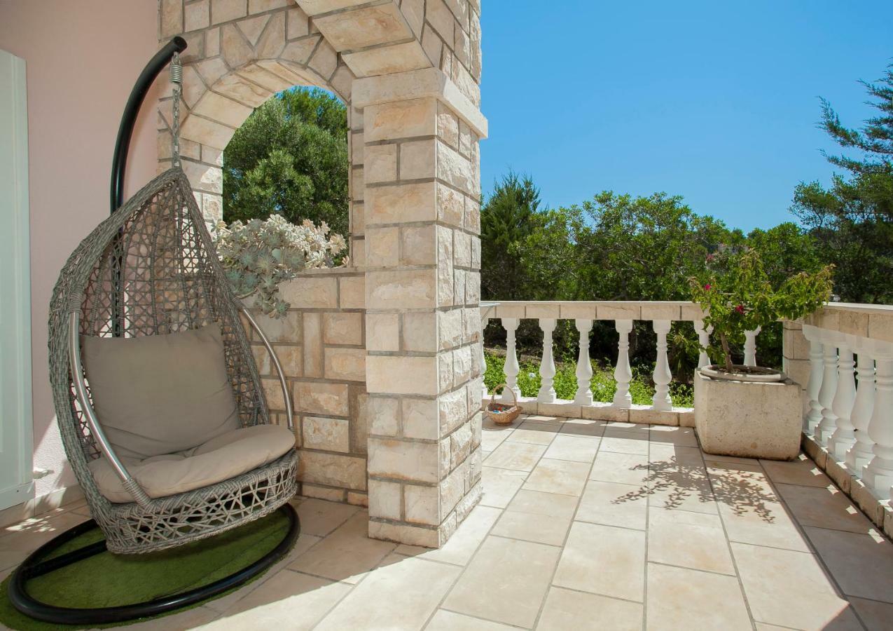Waterfront Villa With Pool Vela Luka Exterior photo
