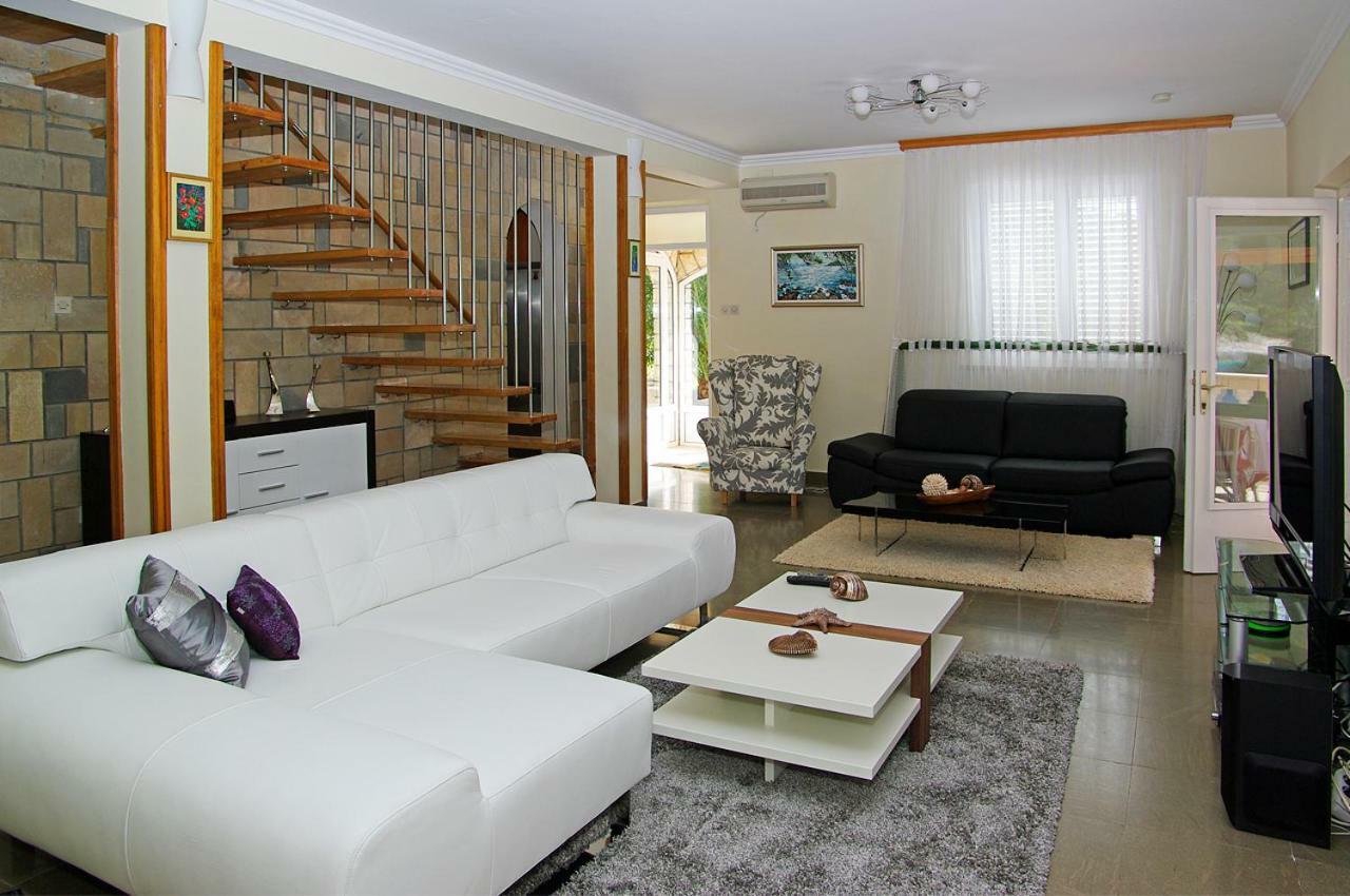 Waterfront Villa With Pool Vela Luka Exterior photo